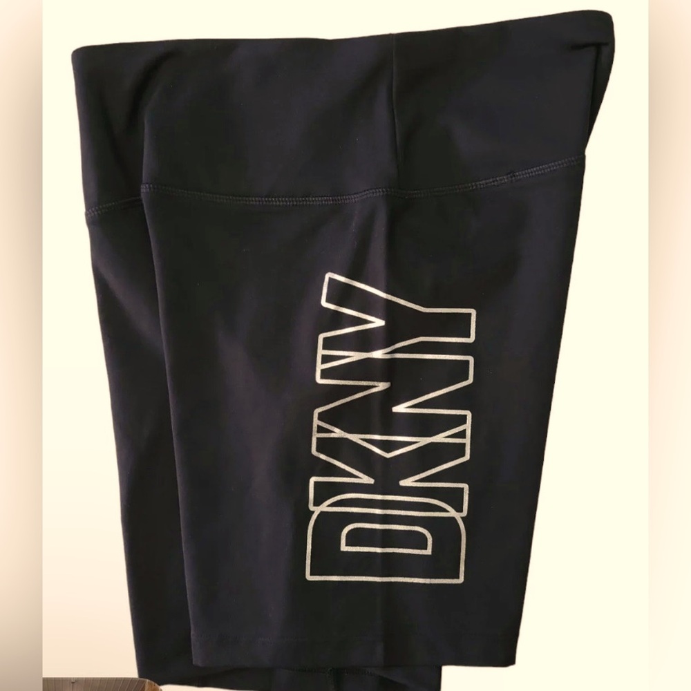 DKNY Women's 7" Inseam High Rise Stretch Bike Short (Metallic Logo) New XS